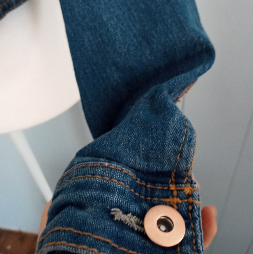 Love Tree Denim Distressed Jean Jacket Large - Picture 8 of 8